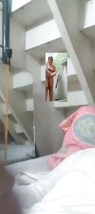تماس ویدیویی سکسی با زنم که ازم خواست خودارضایی کنم .,!