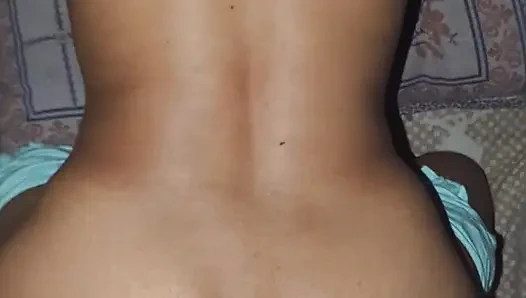 Hintli karı koca gece yarısı seks yapıyor