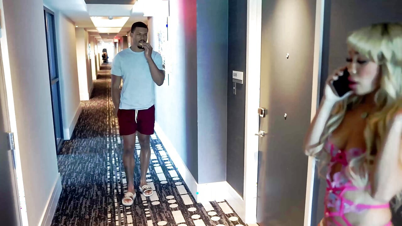 רקטה בלעדית Ft. לונה לוקס
