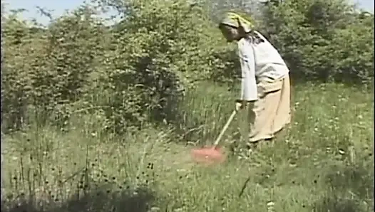 Милфа трахается в киску публичным сексом, лизание киски в позе 69