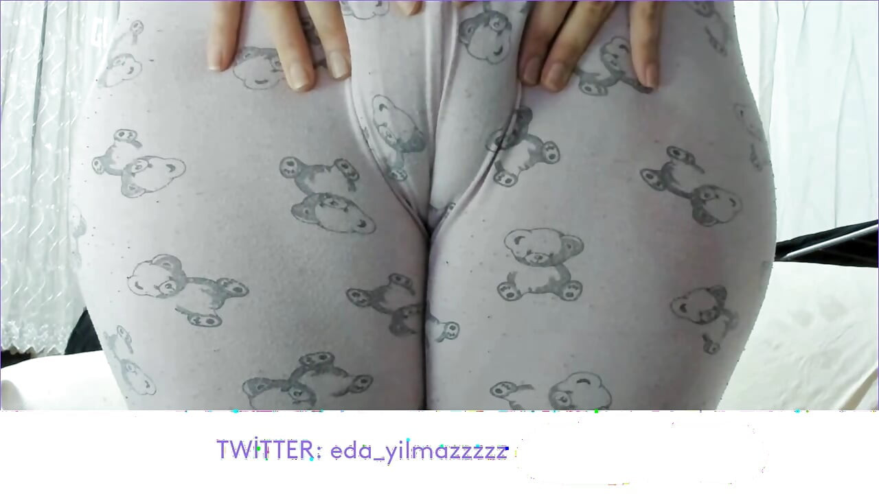 CAMELTOE- MASTURBATE WITH PAJAMAS- RUBBING PUSSY WITH PAJAMAS