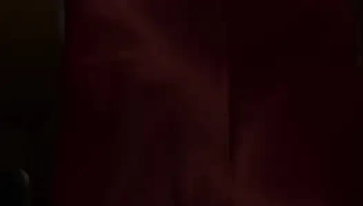 Kısa göt sallama, sonra kafese bağlı penis ve dildolar.