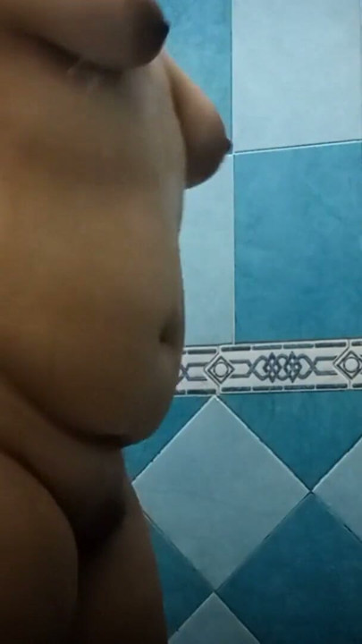 Di kamar mandi, melihat pacarku yang gendut saat dia mandi | Klip 2