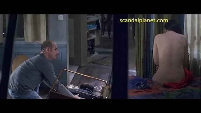 Monica Bellucci Nude Boobs In Combien Tu Maimes Movie