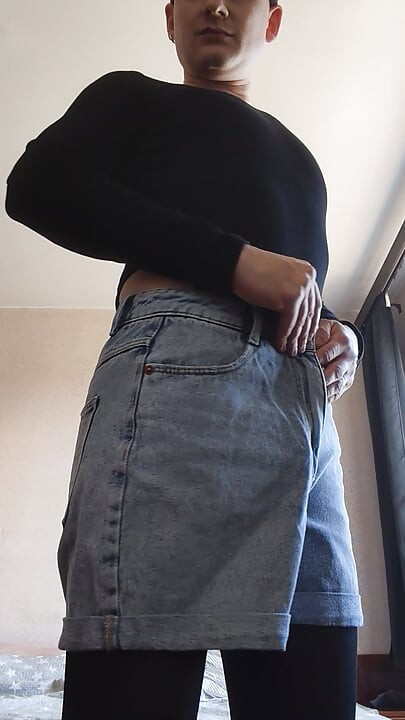 Showing my tiny and ass