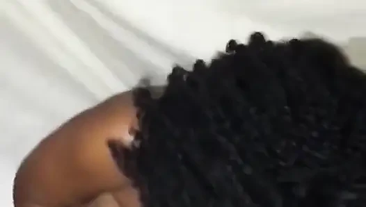 Güzel Afrikalı Genç Kız Orgazm Olmak Için Mastürbasyon Yapıyor