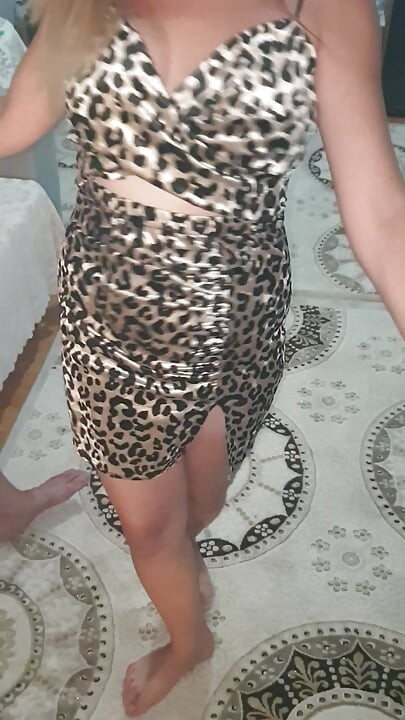 Horny woman performs oriental show for her elderly lover, homemade and natural.