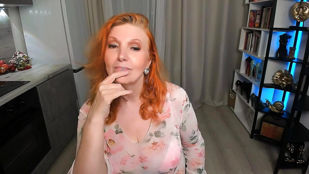 I'll show you my body while I'm chatting...