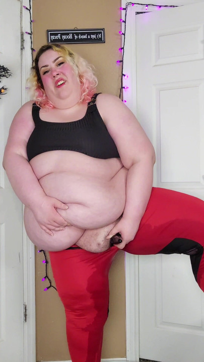 ฉันฉี่กางเกงเพราะฉันทนไม่ได้ แล้วก็ถึงจุดสุดยอดในกางเกงฉี่เพื่อเป็นการลงโทษที่น่าอับอาย