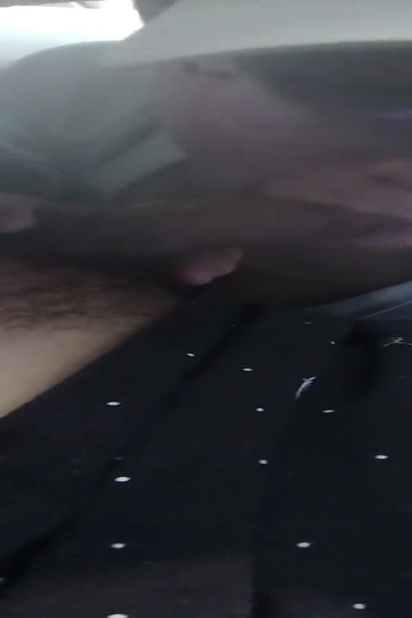 Mediodía mamada en el coche, tragando, amor, mujer madura pervertida mamada