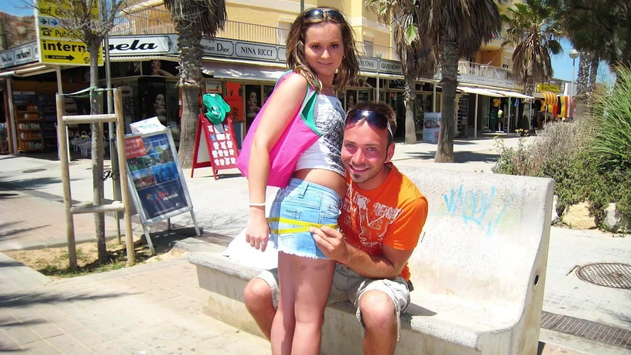 Teenie Strandschlampe auf Mallorca