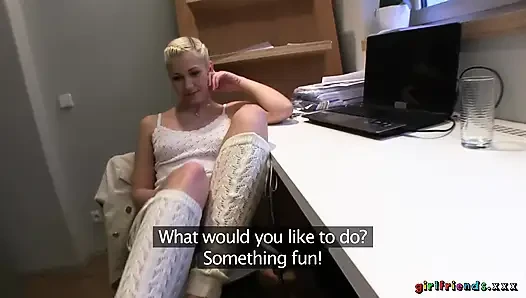 Girlfriends XXX - Die muschi ihrer freundin bei der arbeit lecken