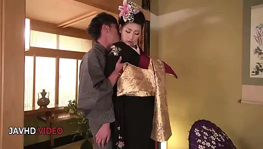 Удивительные оральные навыки Yuna Shiratori приводят к интенсивному хардкорного удовольствия