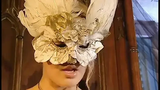 Blonde Bombe in Dessous Unterwirft Sich Leidenschaftlich Einem Spiel