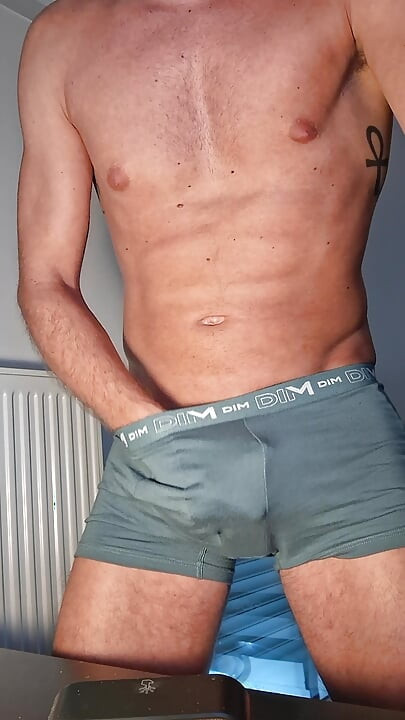 Ngocok kontol enak di depanmu untuk muasin kamu