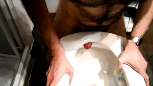 Унижение, пока руки не доят, дою