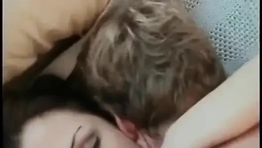 Cewek imut cantik suka banget dientot memek beceknya