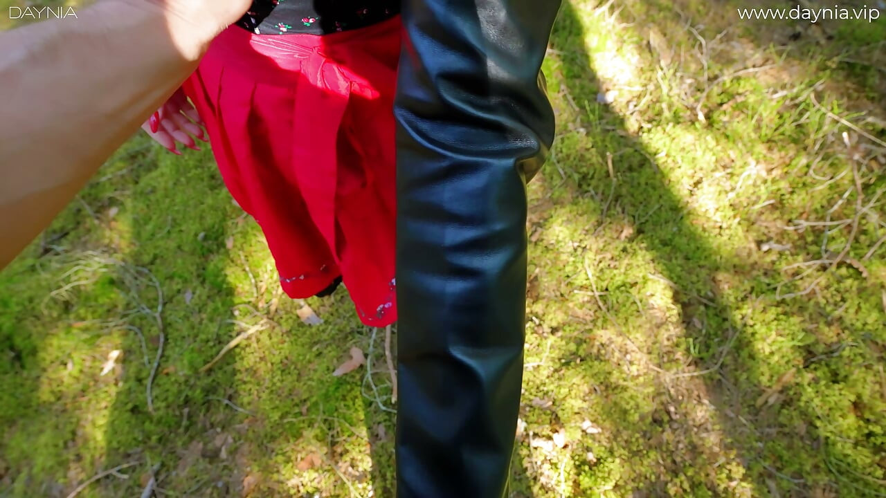 MILF ALEMÃ de DIRNDL - fodida ao ar livre AO em TODOS OS BURACOS + MEGA FACIAL