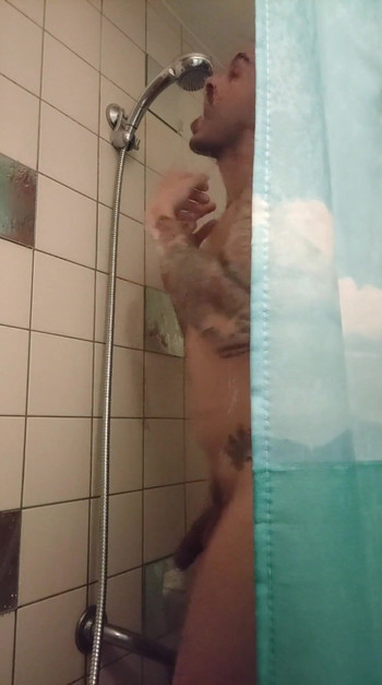 Must-see moment from "shower after fitness"