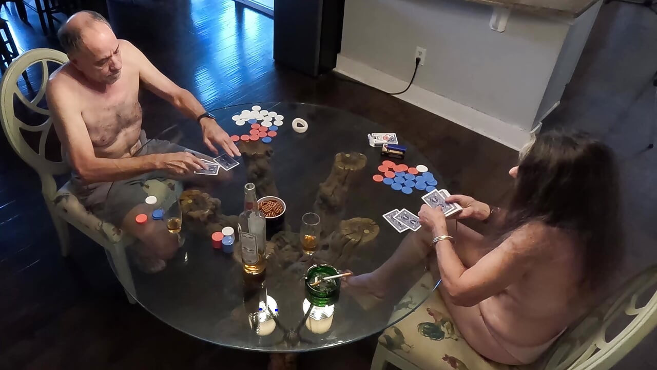 Amelies Strip Poker Part 1