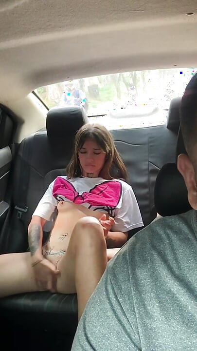 मेरे दोस्त जोश से मेरे सामने हस्तमैथुन करते हैं।