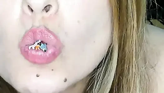 Endoskopi!! Giantess aynı anda 25 üyeyi yuttu
