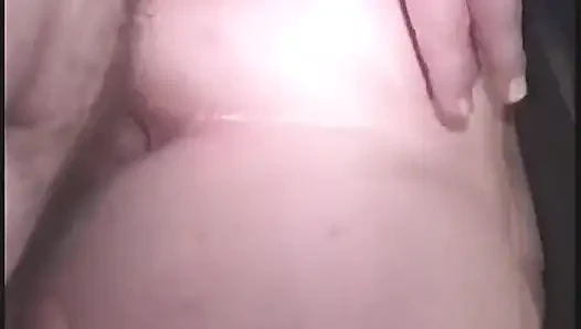 Reife blonde MILf nimmt dicken schwanz tief in den arsch