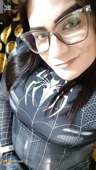 Jebi ovu kurvu u njenom Spiderman Venom cosplayu