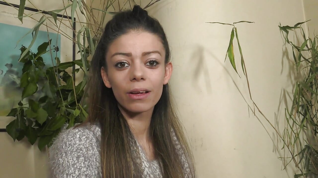 Linda nena se folla a un tipo mayor con una polla gorda6336