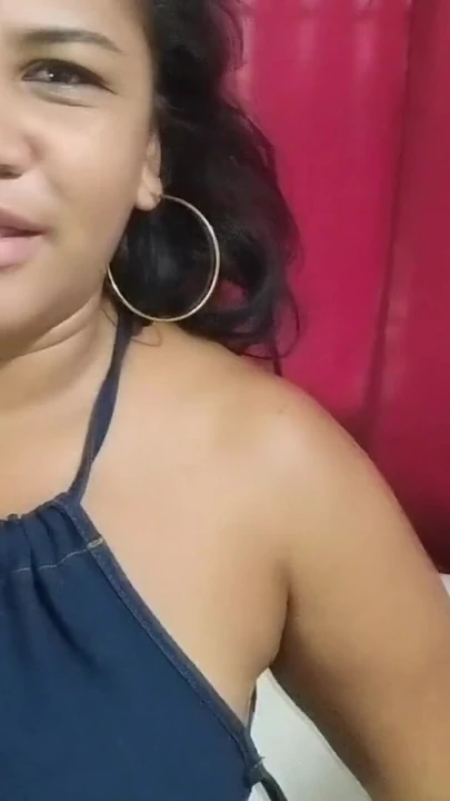 "Üvey erkek kardeşim beni arkadaşıyla paylaşıyor ve üçlü seks yapıyoruz, iki da emiyor"
