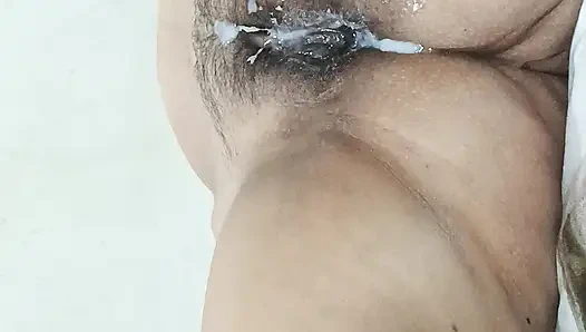 Dost ki biwi ghar pe akele gulabi panty me