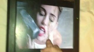 Miley Cyrus, destruction d&#39;une balle, gif
