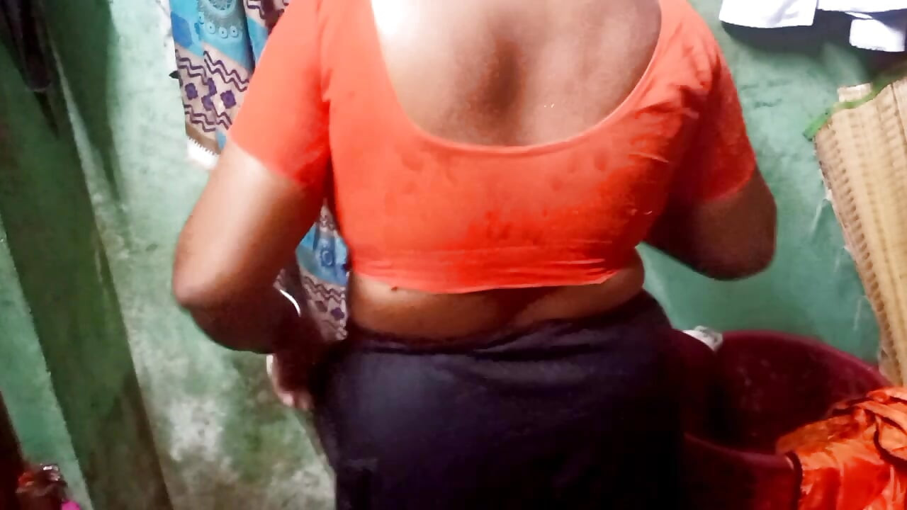 Makcik Mallu India saree bertukar nikmat dengan lelaki muda