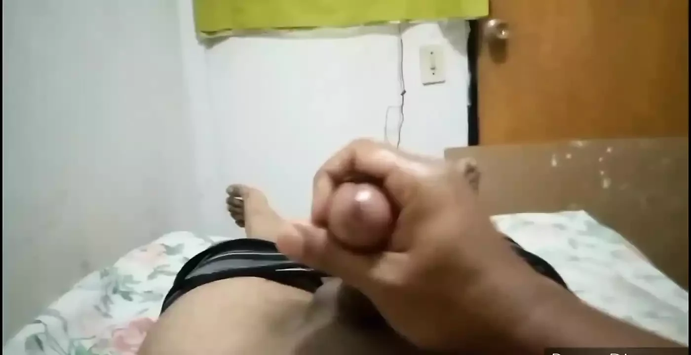 Chàng trai nóng bỏng thủ dâm và xuất tinh