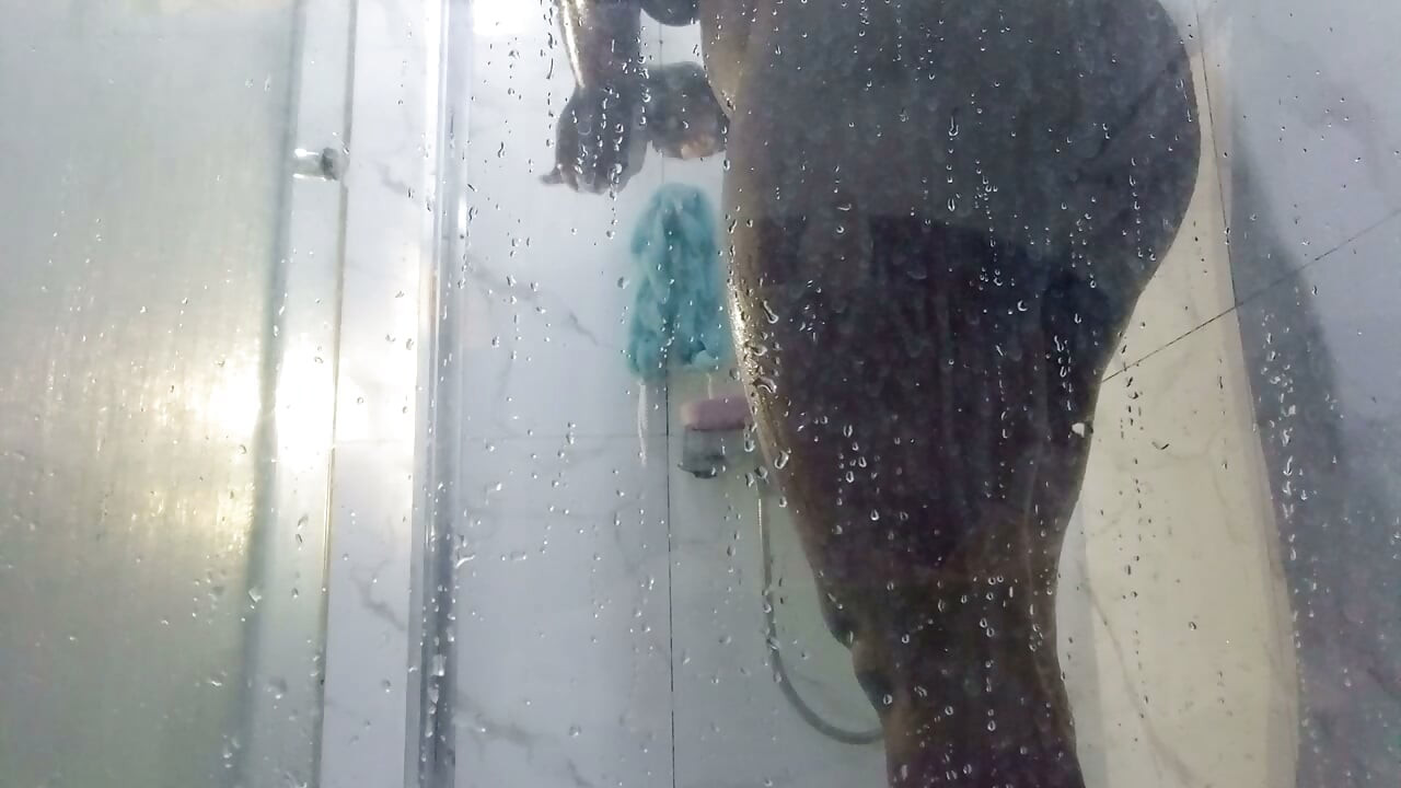 Je zdravé sprchovat se s bývalým přítelem, posiluje to atmosféru vztahu.