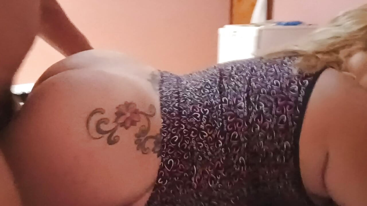 Katia Heffner boşalırken bir sürü sürtükle konuşuyor