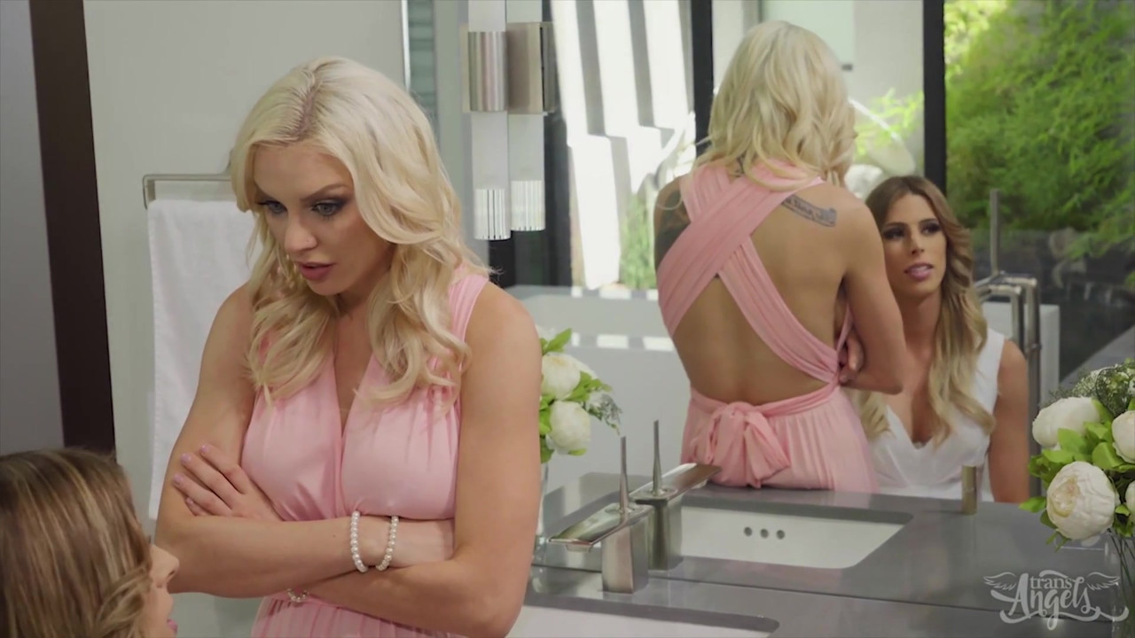 浮気妻ケイシー・キスがケンジー・テイラーのまんこをファック