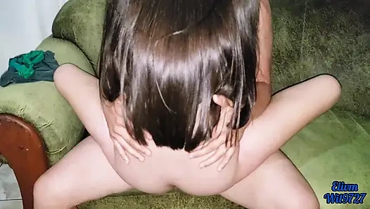 Üvey kız kardeşimin zengin inlemesi onu döllediğimde nasıl yaptığını dinliyor