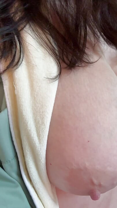 40DDD के स्तन