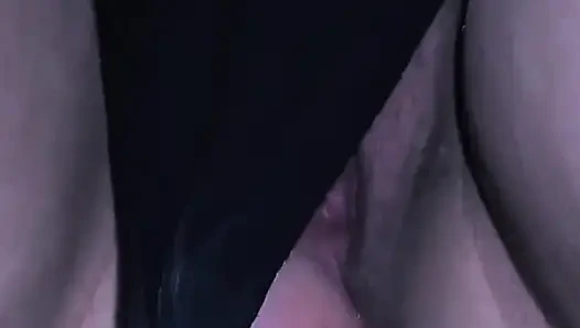 Незнакомка жестко кончает в ее трусики под юбкой в поезде метро