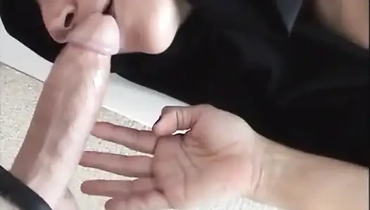 Büyük yarak emiyor ayakla muamele, ayak fetişi