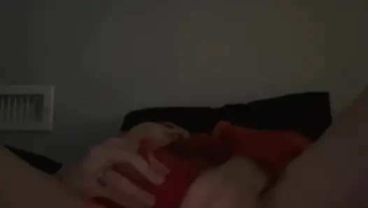 Aku lagi asik ngentot memek sempitku pakai dildo rose toy combo