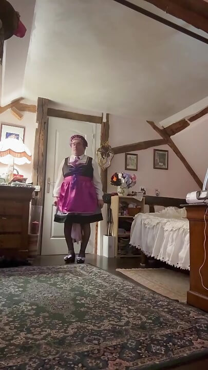 في زي الخادمة ليوم واحد