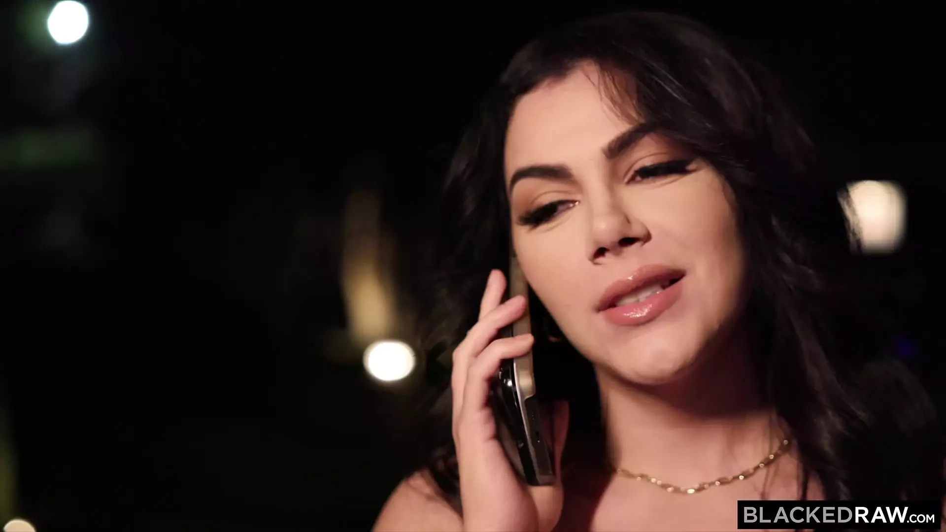 Blackedraw - Valentina Nappi, chaudasse mariée affamée de grosses bites noires, se fait baiser