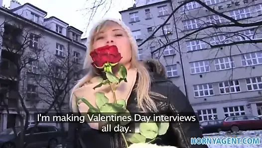 Hornyagent трахает Valentines Day с незнакомцем для блондинки