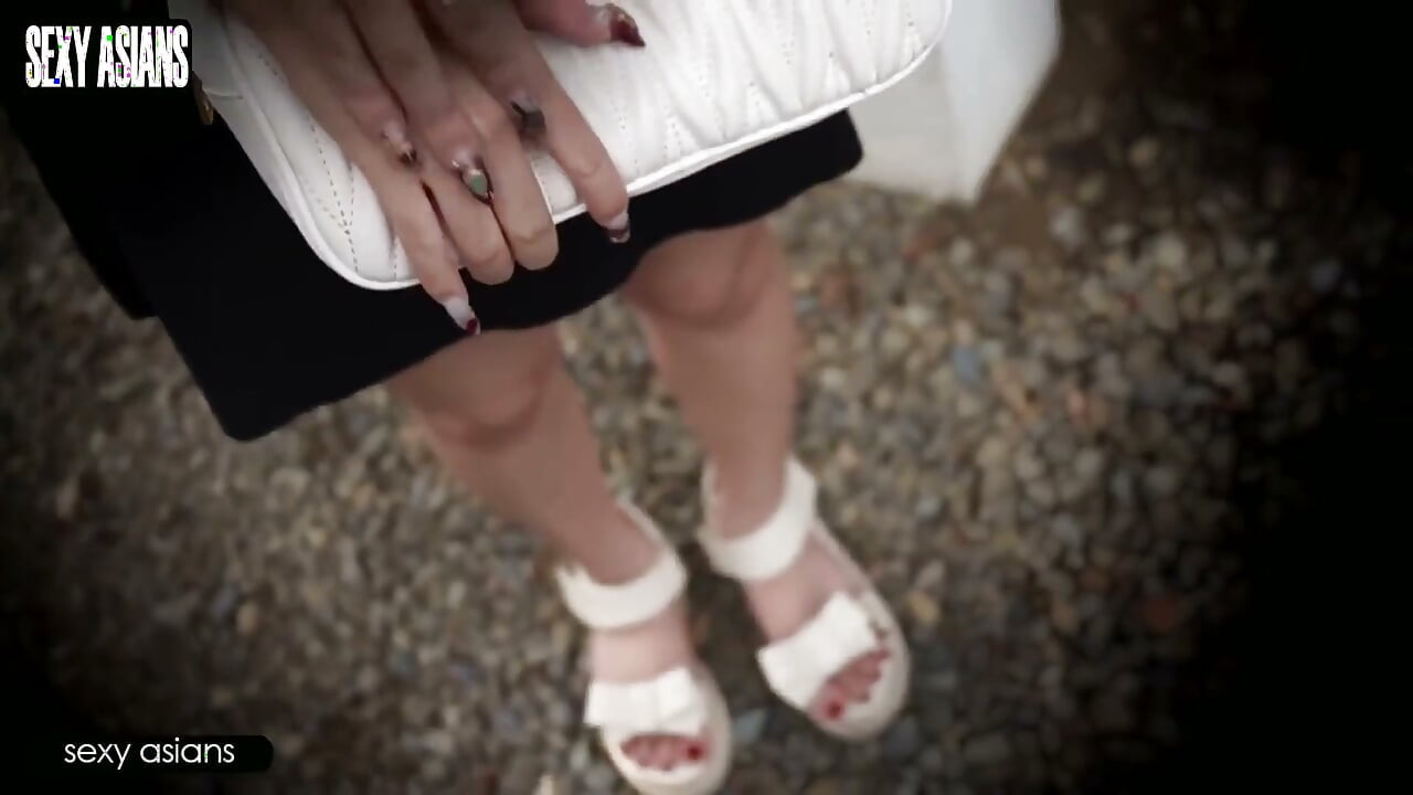 A Stunning Young Wife Repaid My Kindness, Revealing a Bold Side Secret Behind Her Sweet Smile