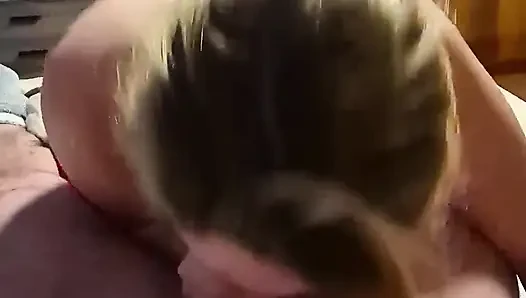 Istri imut lagi asik nyepong kontol dan dicrot sperma hangat