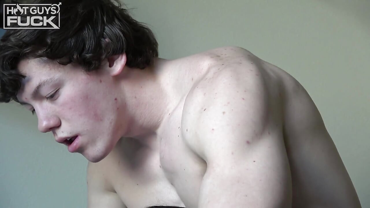 Country boy gets a taste of popular girl pussy