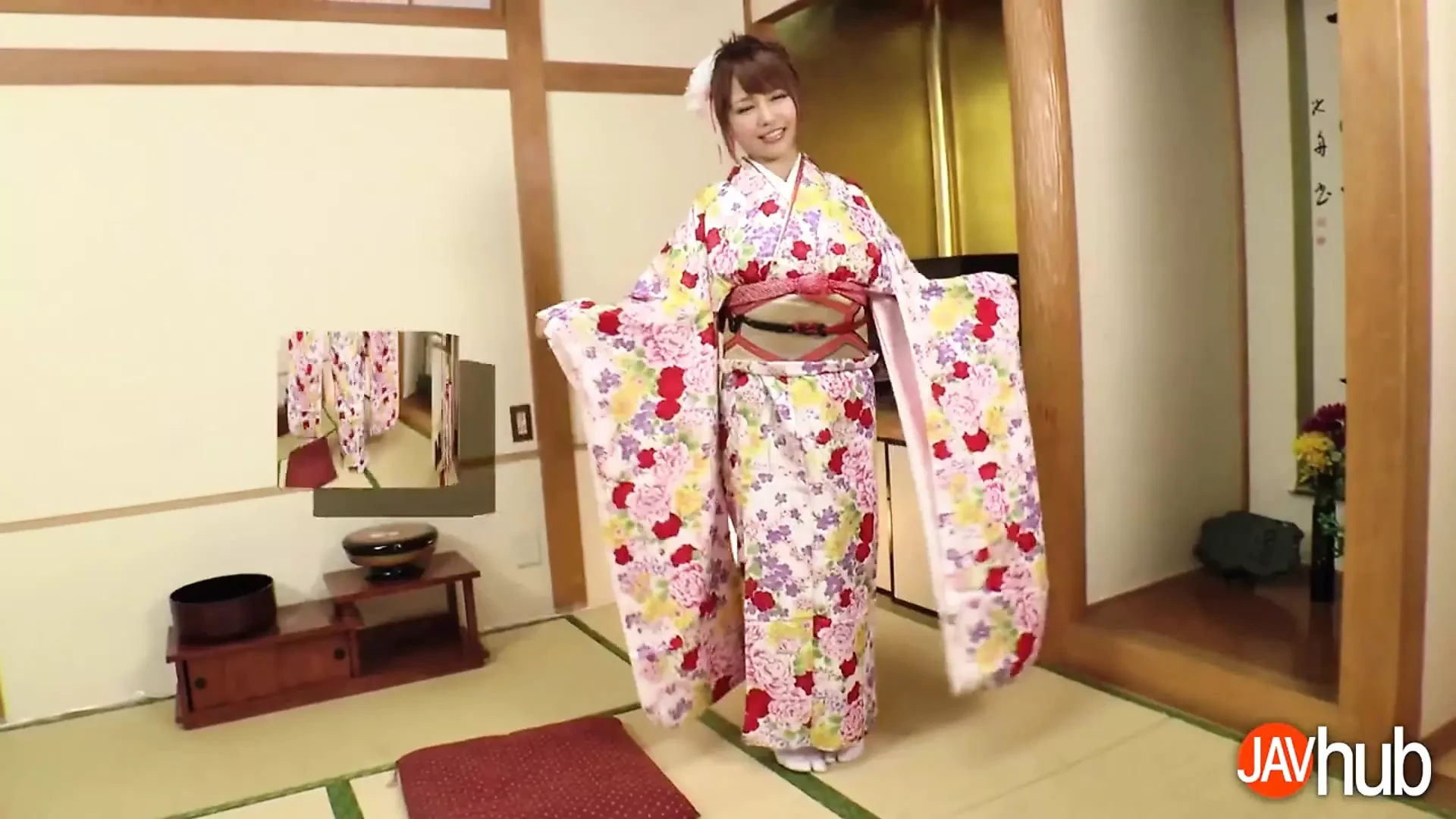 Mio futaba耐心地等待丈夫回家