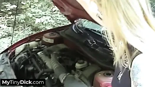 Winziger schwanz-verlierer in einer symphonie des vergnügens, als sie ihn tiefer nahm